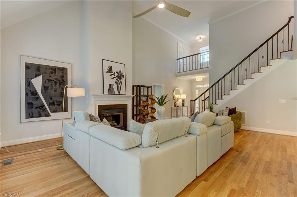 1827 Crossroads Drive