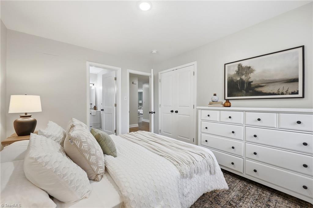940 N Peace Haven Road, Winston-Salem