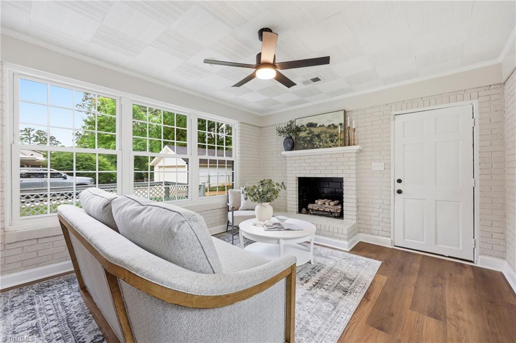 940 N Peace Haven Road, Winston-Salem