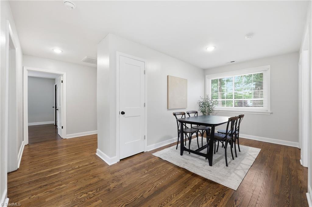 940 N Peace Haven Road, Winston-Salem