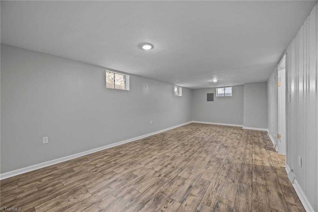 940 N Peace Haven Road, Winston-Salem