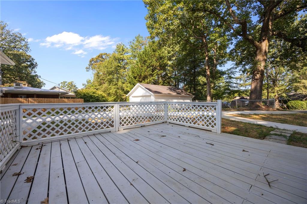 940 N Peace Haven Road, Winston-Salem