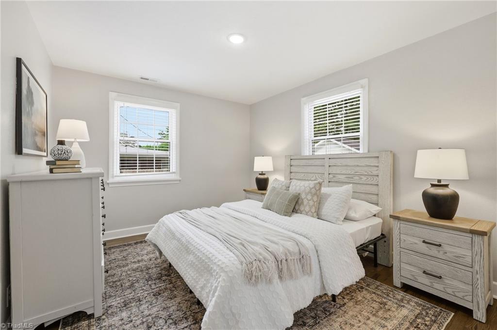 940 N Peace Haven Road, Winston-Salem