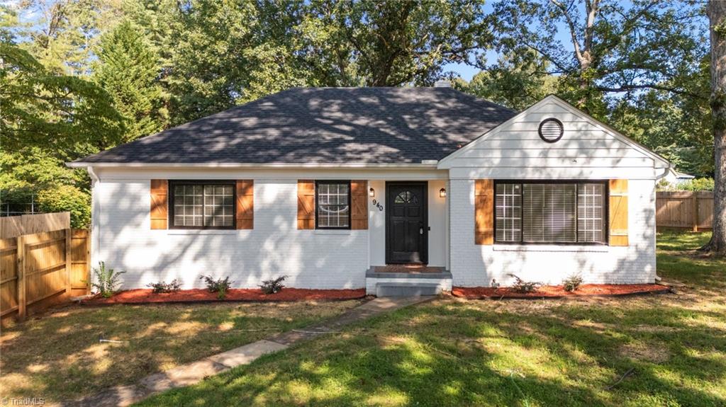 940 N Peace Haven Road, Winston-Salem