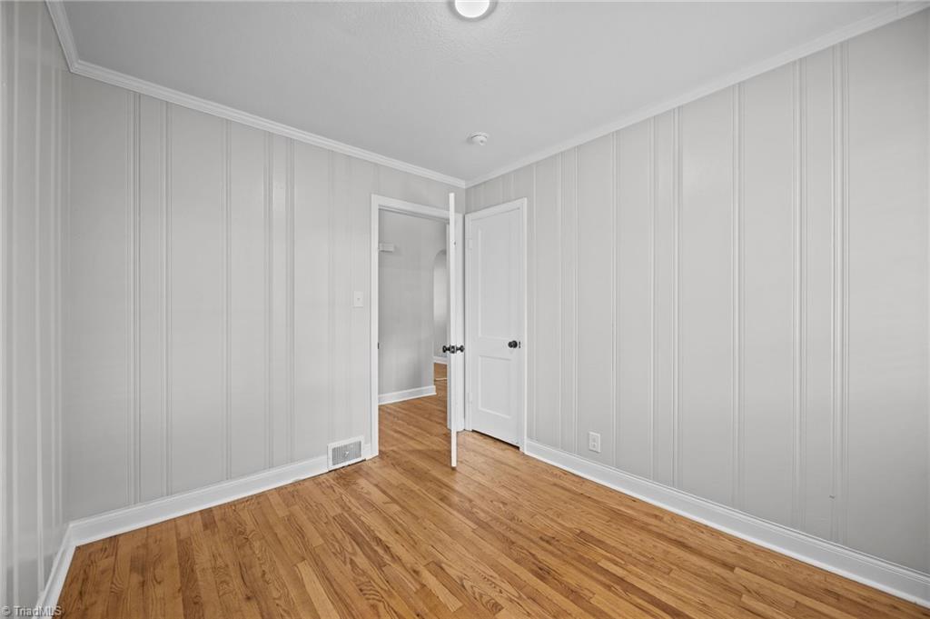 940 N Peace Haven Road, Winston-Salem