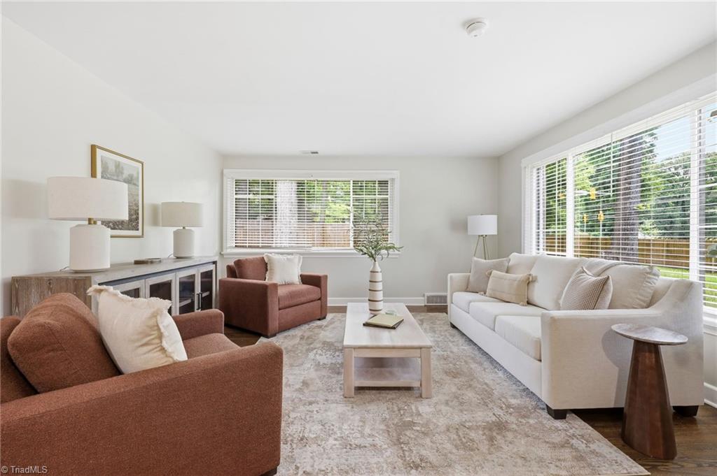 940 N Peace Haven Road, Winston-Salem