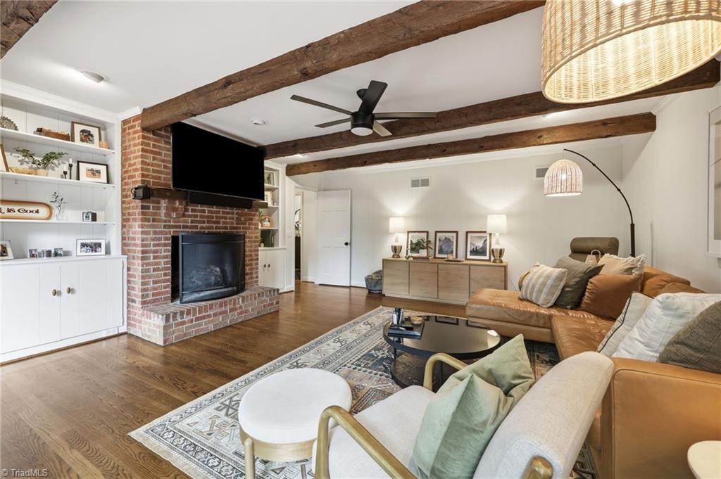 803 W Cornwallis Drive