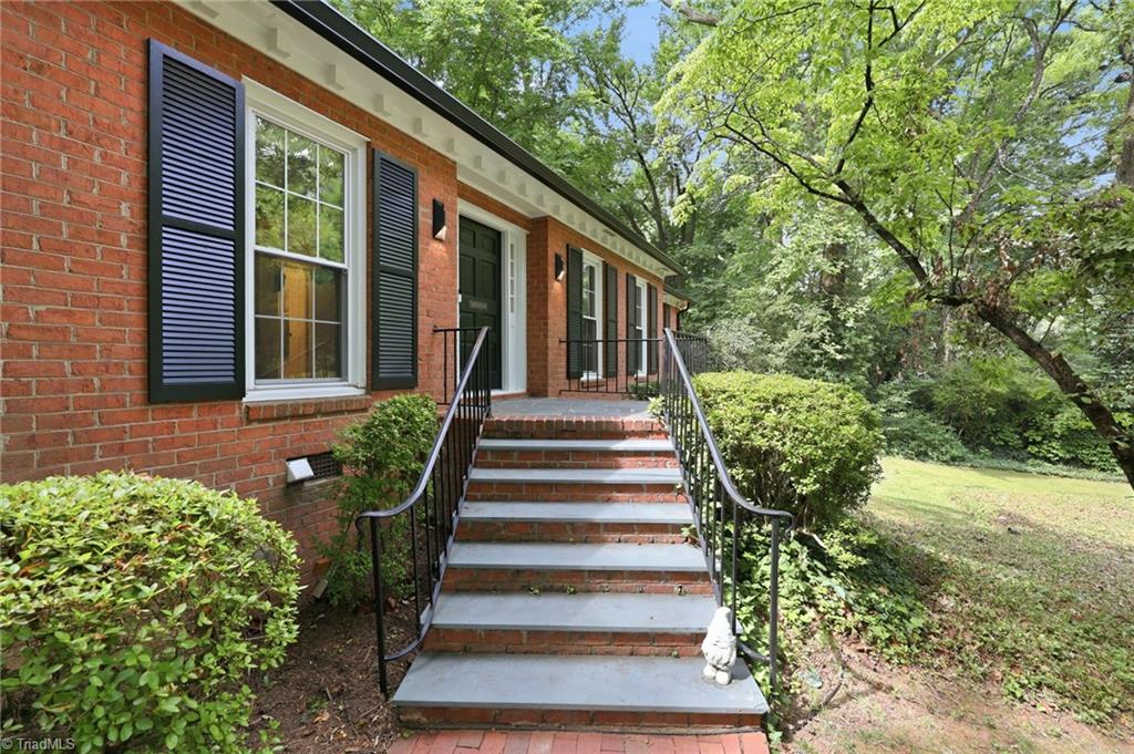 803 W Cornwallis Drive