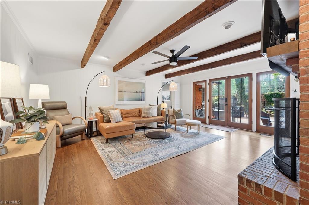 803 W Cornwallis Drive