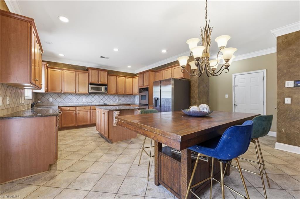 3706 Worthing Court