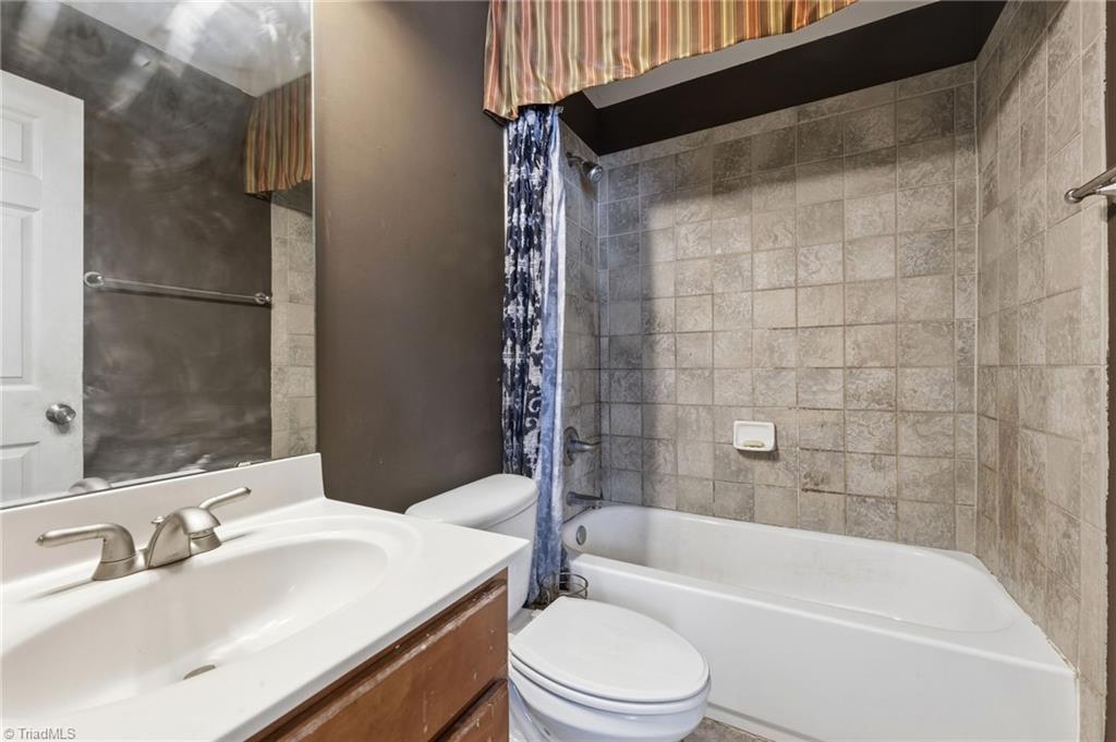 3706 Worthing Court