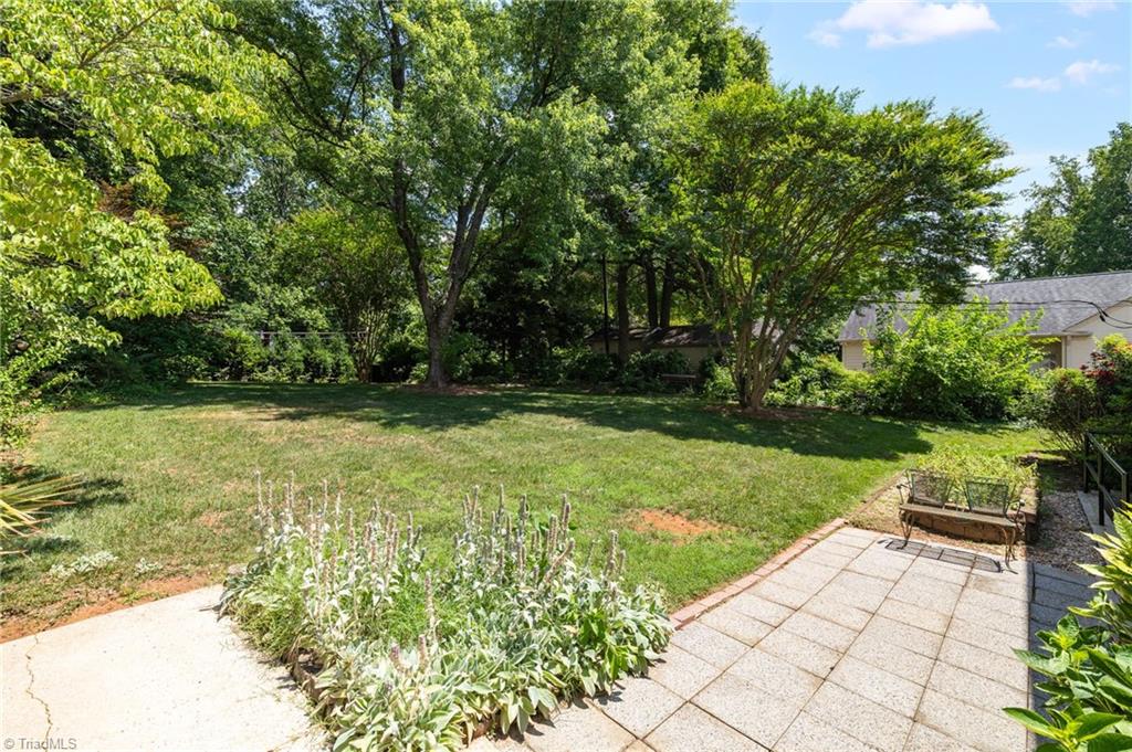112 W Avondale Drive