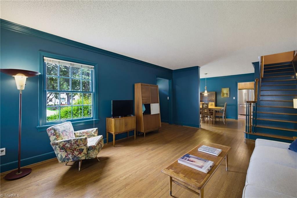 112 W Avondale Drive
