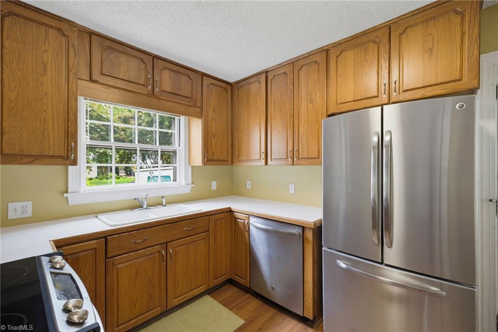 112 W Avondale Drive