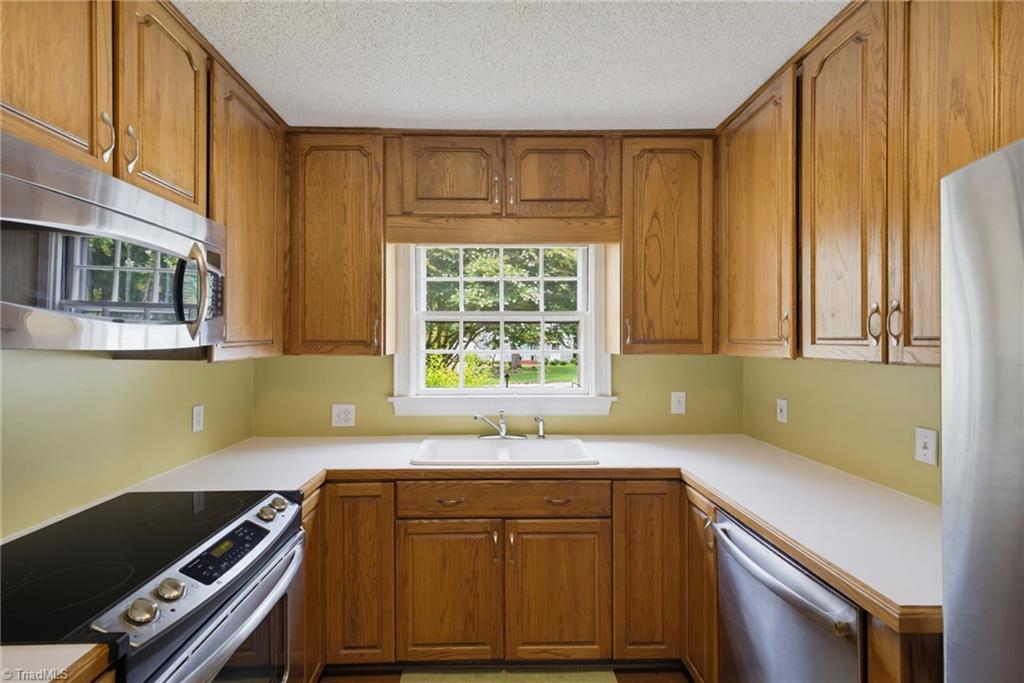112 W Avondale Drive
