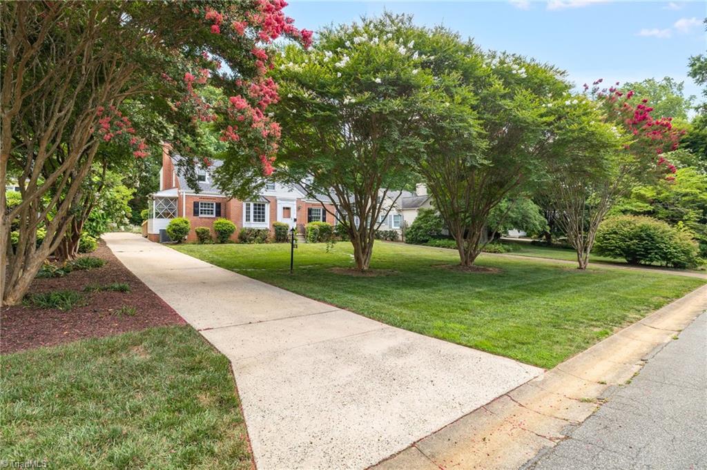 112 W Avondale Drive