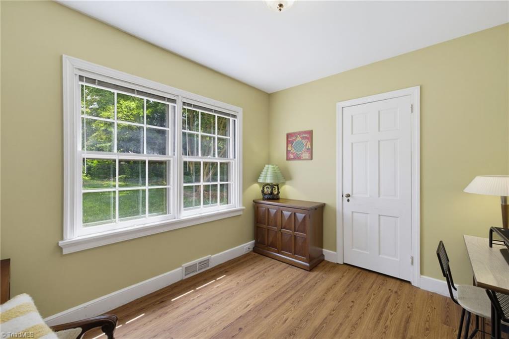 112 W Avondale Drive