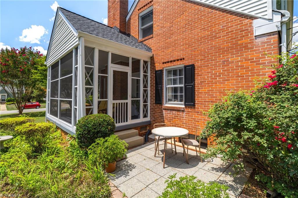 112 W Avondale Drive