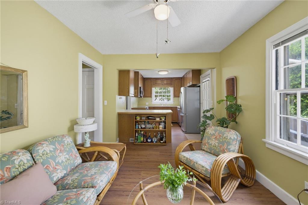 112 W Avondale Drive