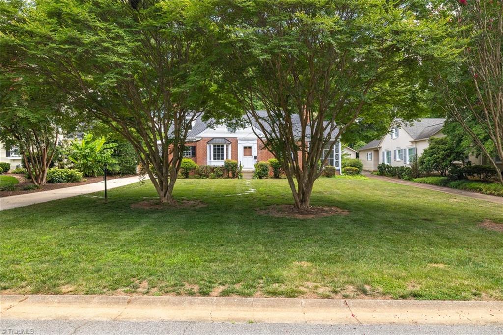 112 W Avondale Drive