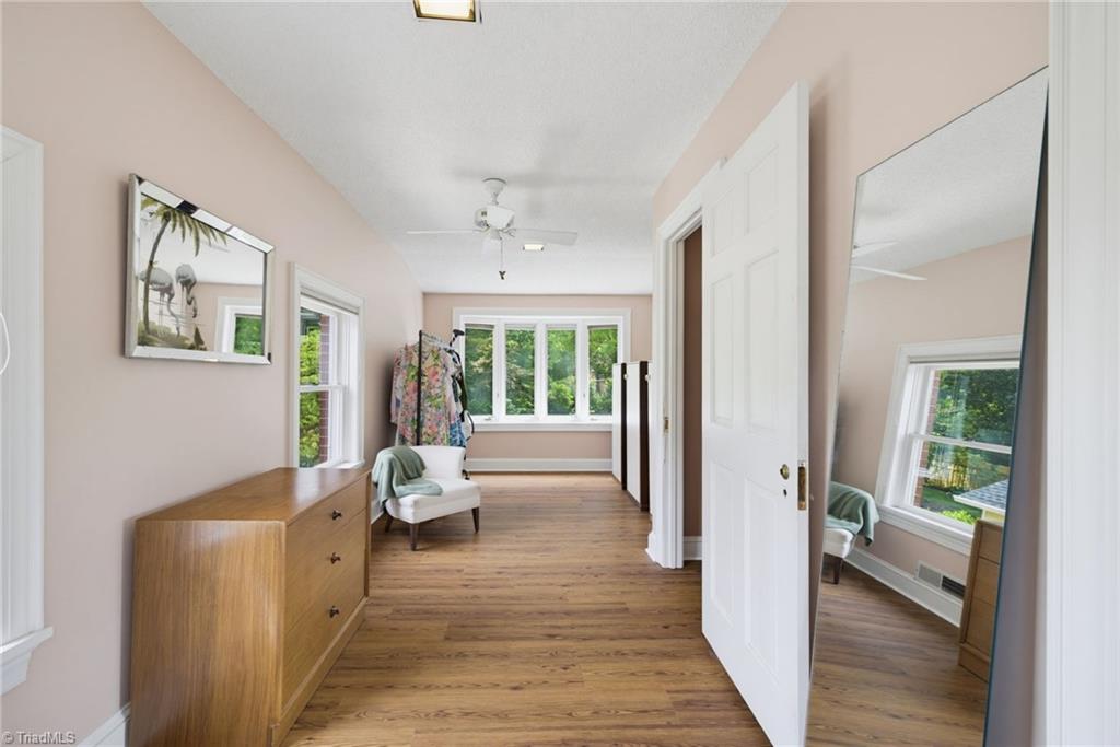 112 W Avondale Drive