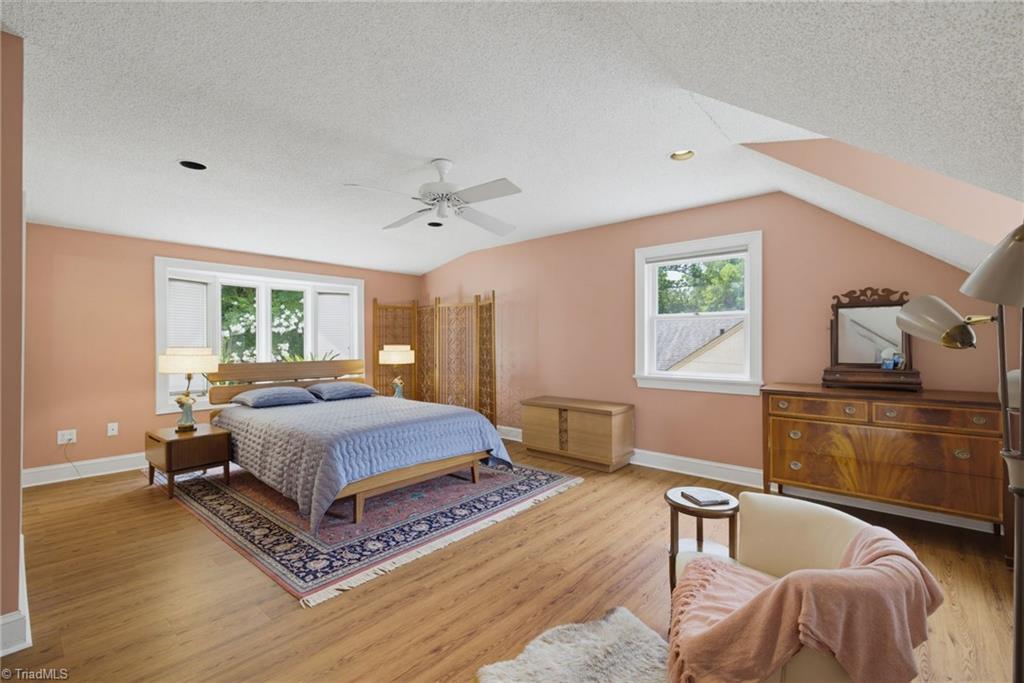 112 W Avondale Drive