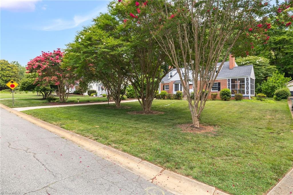 112 W Avondale Drive