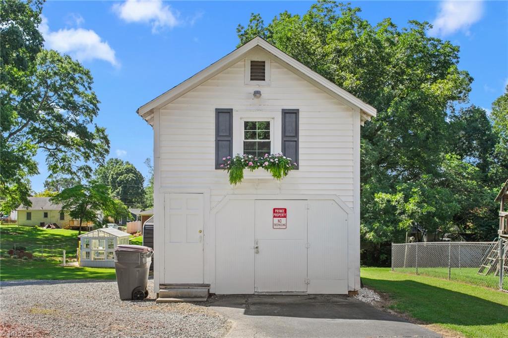 1111 N Woodleigh Circle