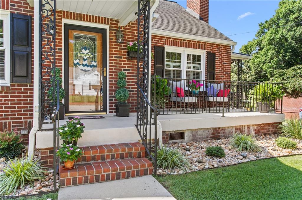 1111 N Woodleigh Circle