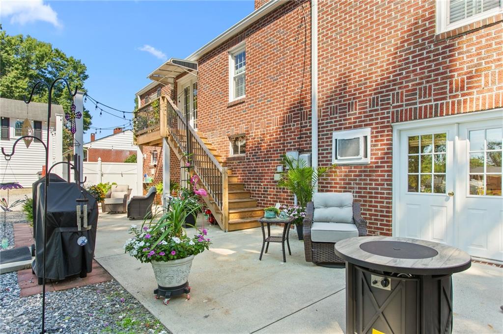 1111 N Woodleigh Circle