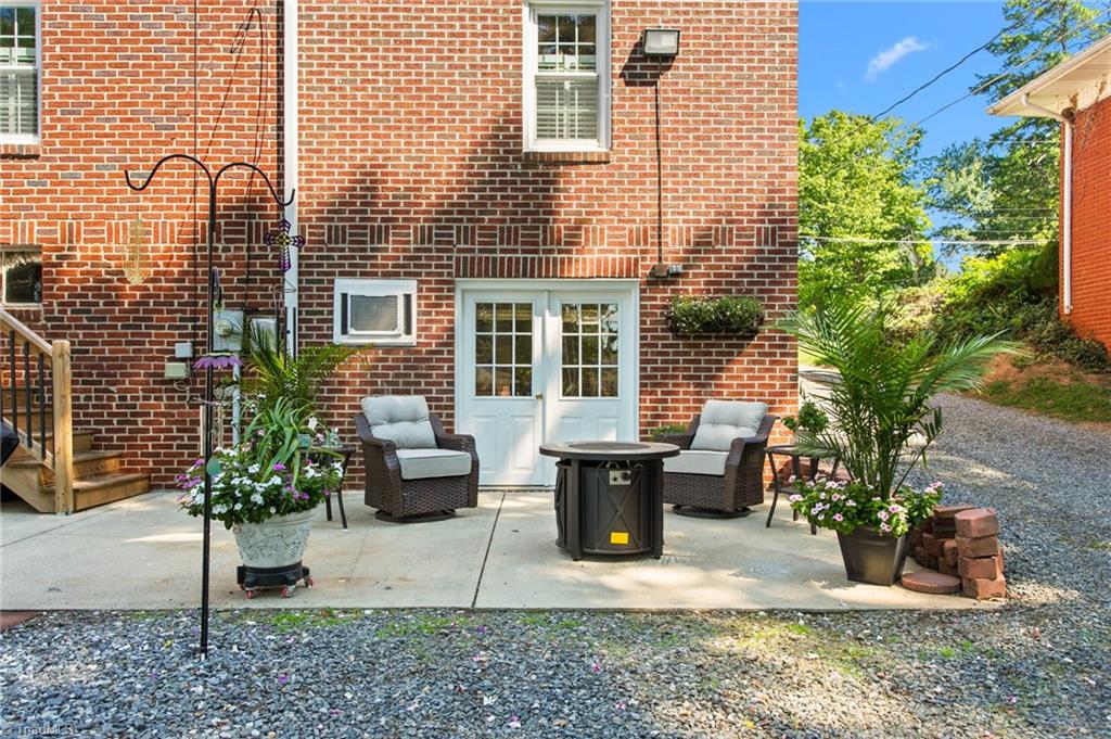 1111 N Woodleigh Circle