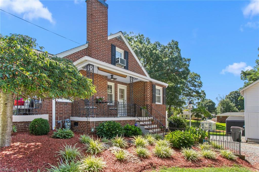 1111 N Woodleigh Circle