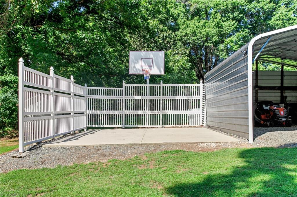 1111 N Woodleigh Circle