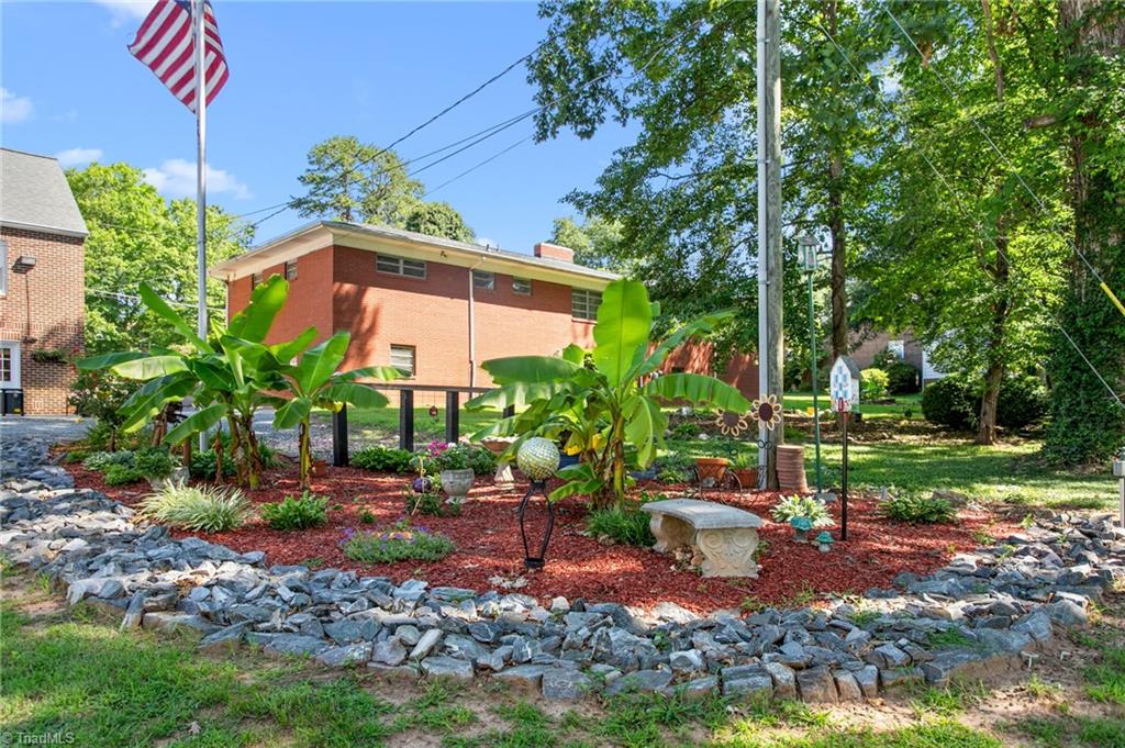 1111 N Woodleigh Circle