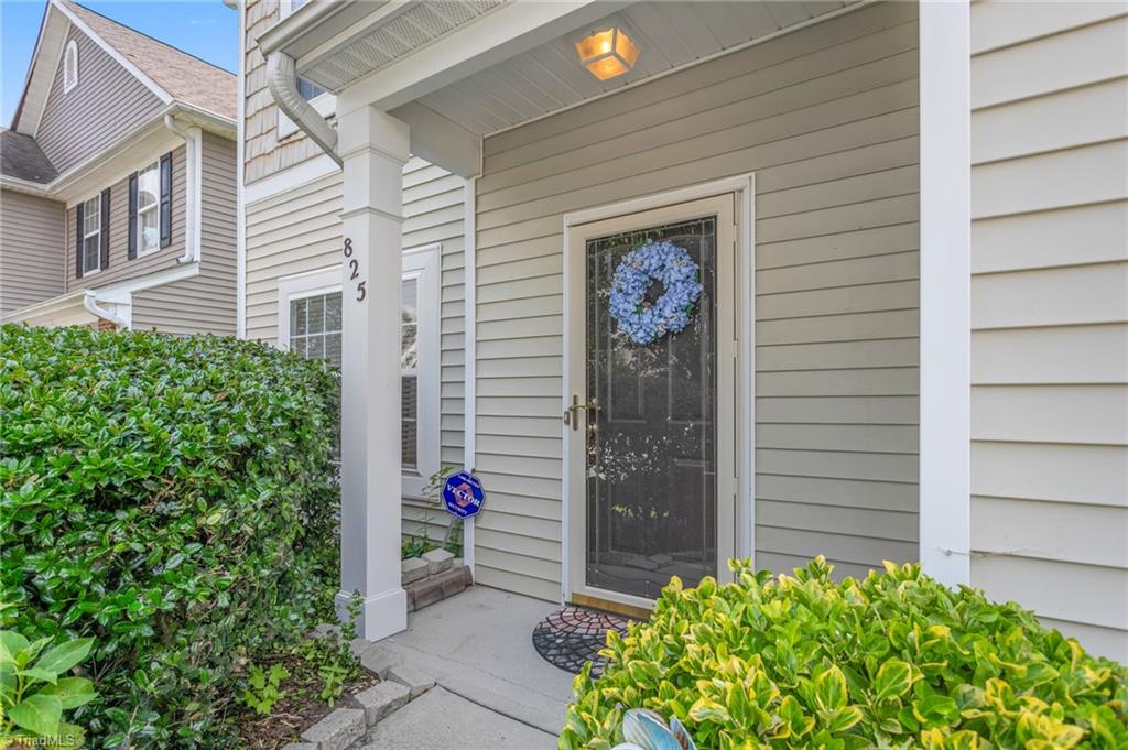 825 Hedgepath Terrace