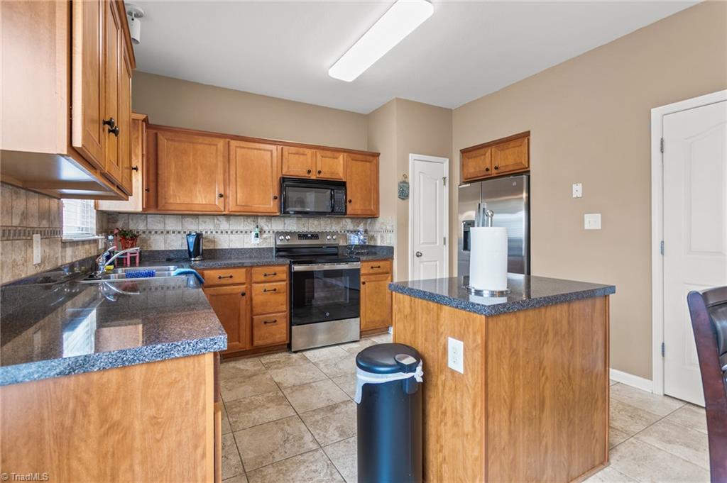 825 Hedgepath Terrace