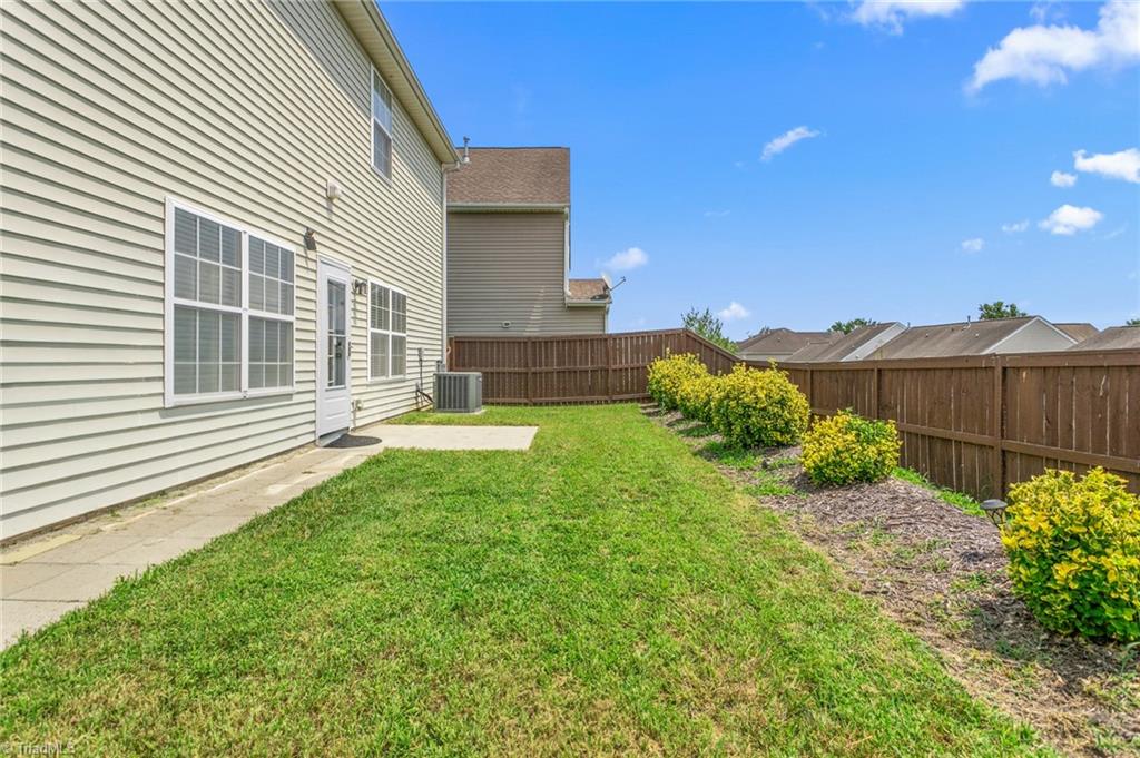 825 Hedgepath Terrace