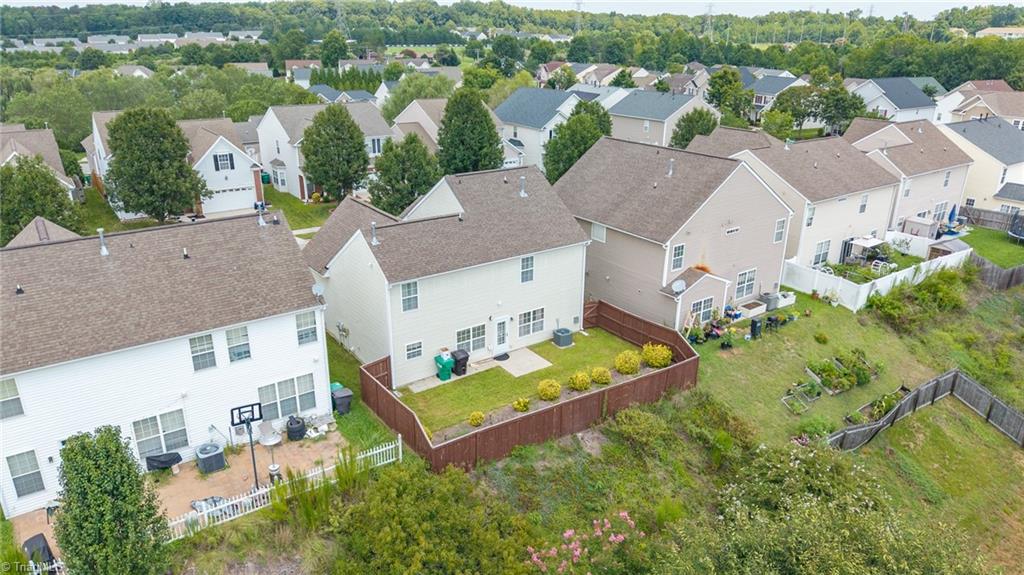 825 Hedgepath Terrace
