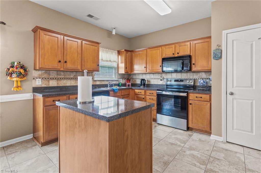 825 Hedgepath Terrace