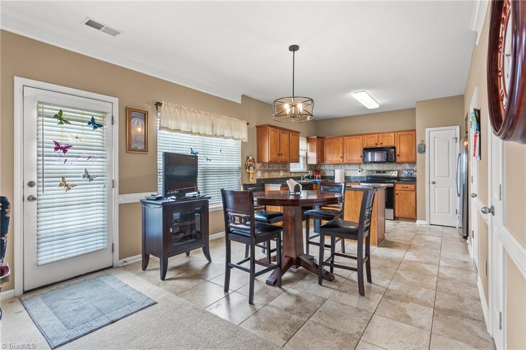 825 Hedgepath Terrace