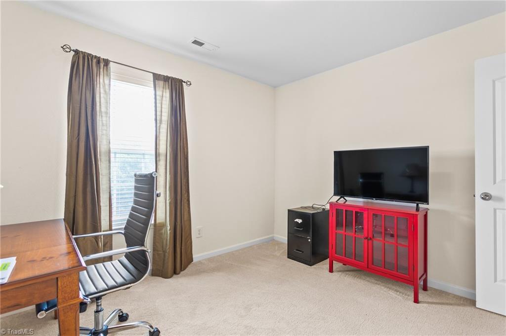 825 Hedgepath Terrace