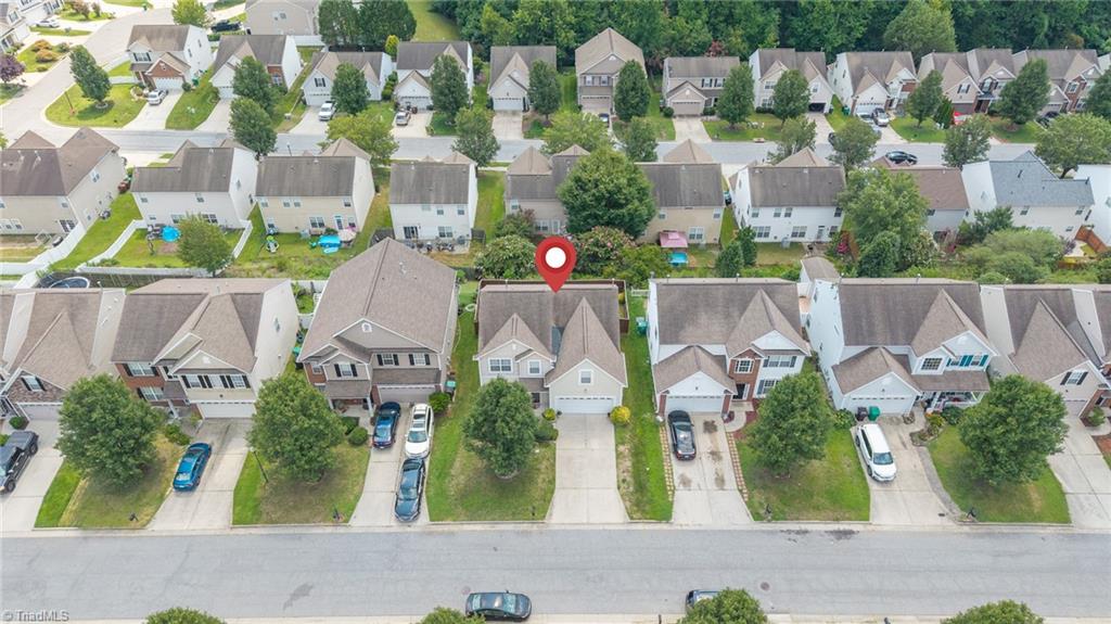 825 Hedgepath Terrace