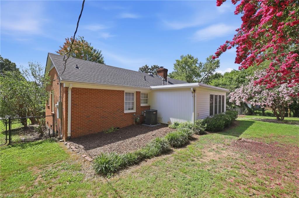 2302 Hathaway Drive