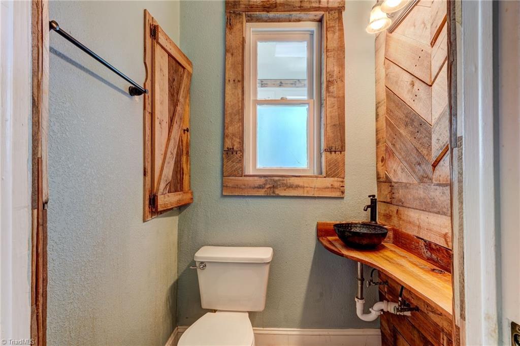 811 N Elm Street