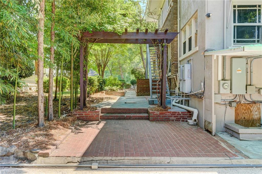 811 N Elm Street