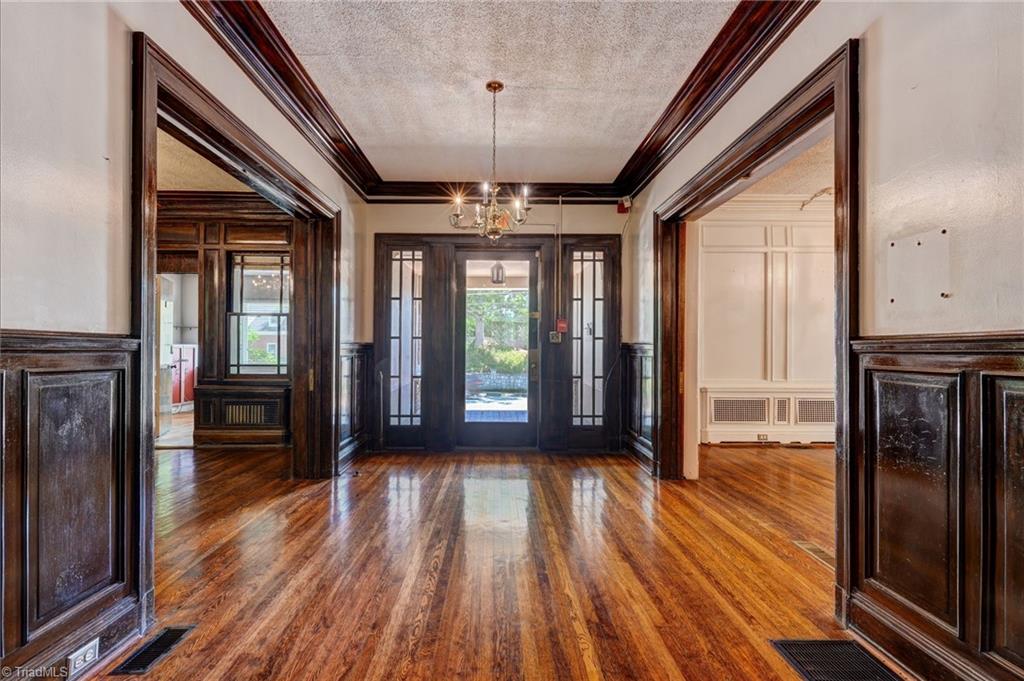 811 N Elm Street