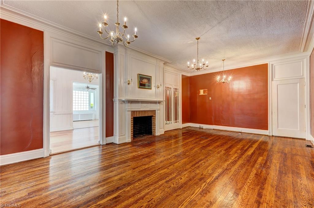 811 N Elm Street