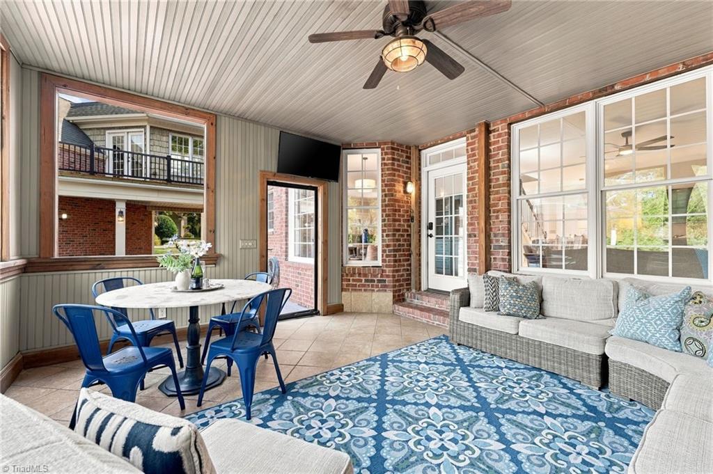706 Chestnut Hill Court