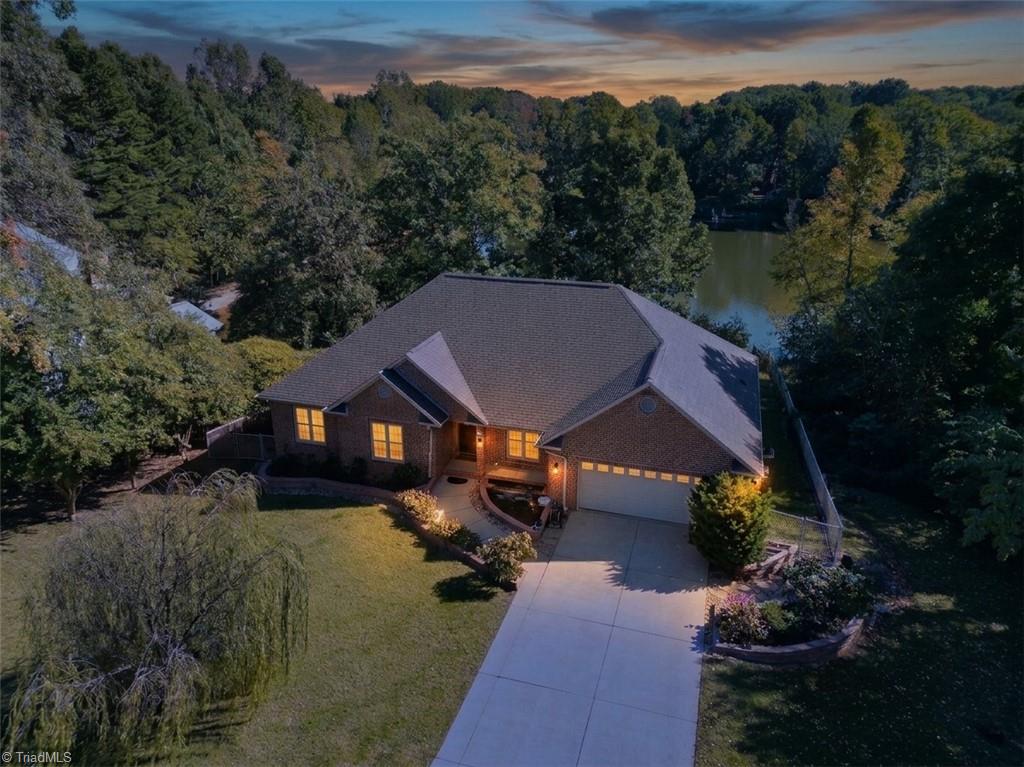 948 Aquaview Drive Kernersville Nc Us 27284 Ced5ccc6a9c1d7ea5da9efd1c5d52de2