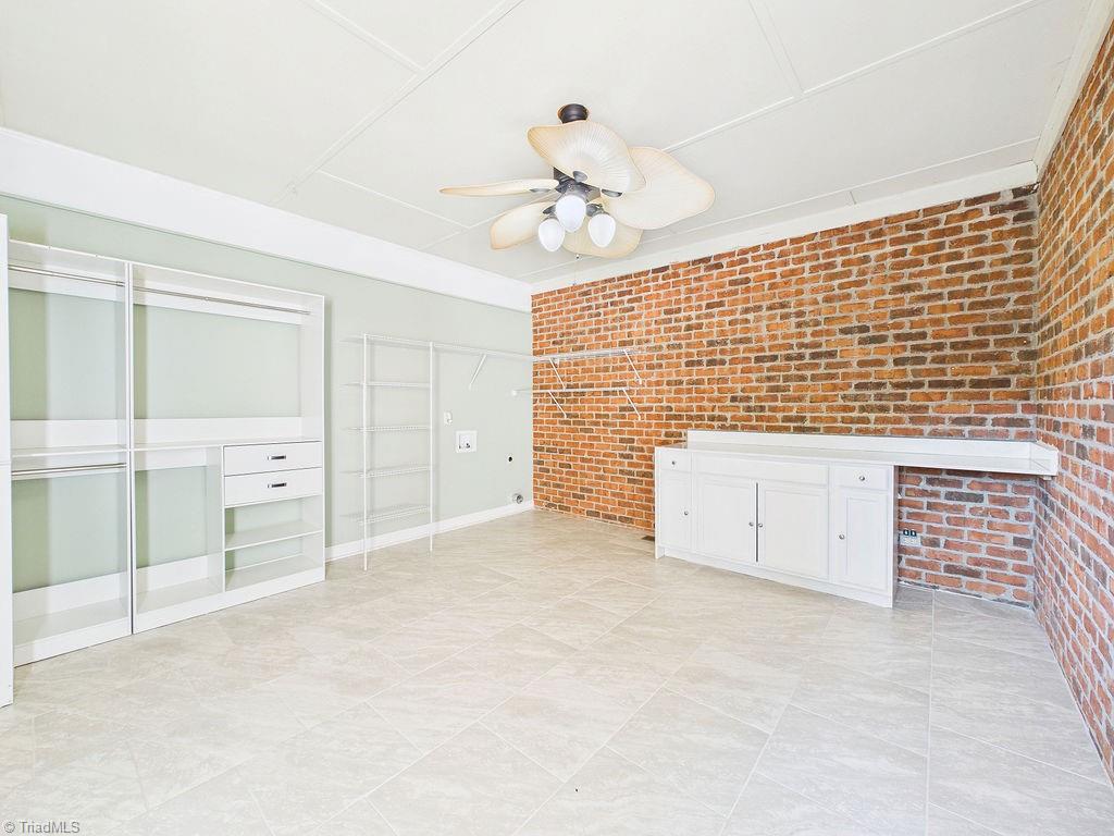 948 Aquaview Drive